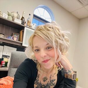 Meet your Posher, Cayla